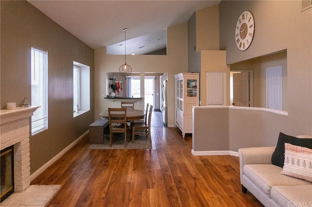 3 bed, 1300 sqft, $2,950 — Photo 4