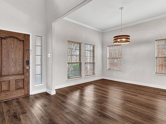 2nd image of 2912 Golfview Dr