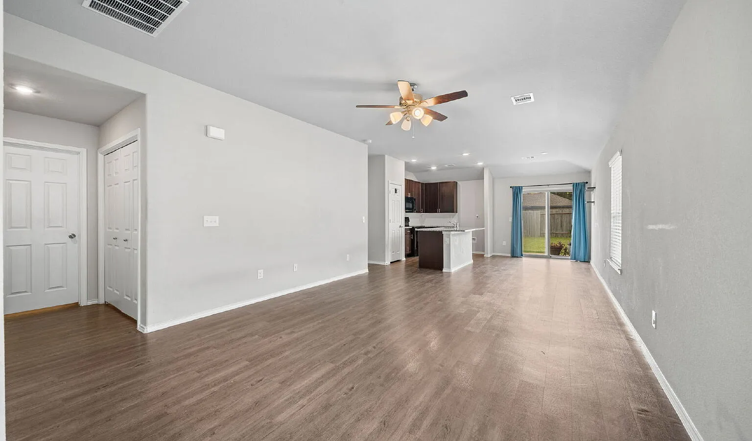 3 bed, 2.0 bath, 1248 sqft, $1,695 — Photo 4