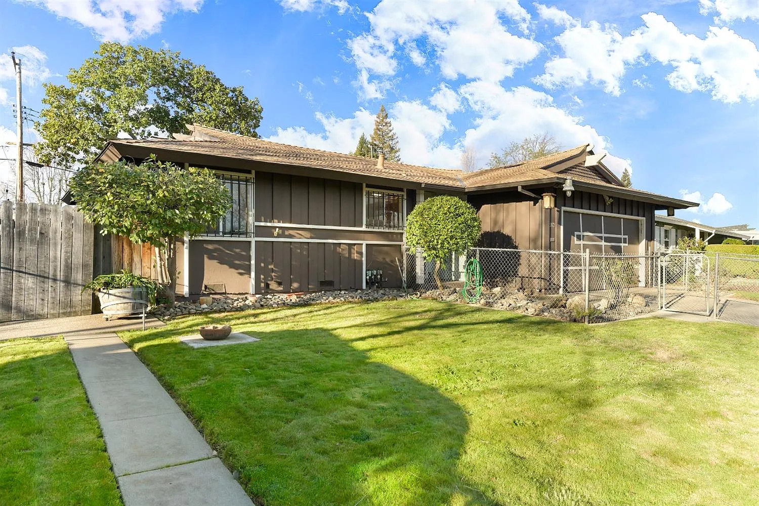 2172 Danbury Way photo 1