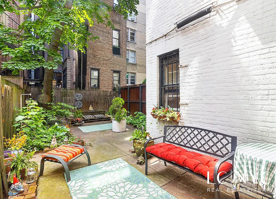 1st image of 138 W 87th St