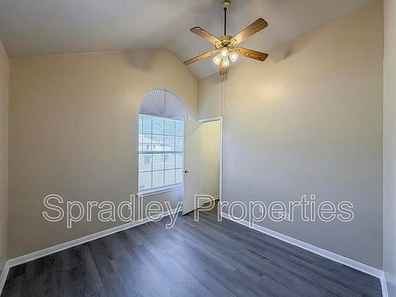 5th image of 217 Meadowbrook Dr