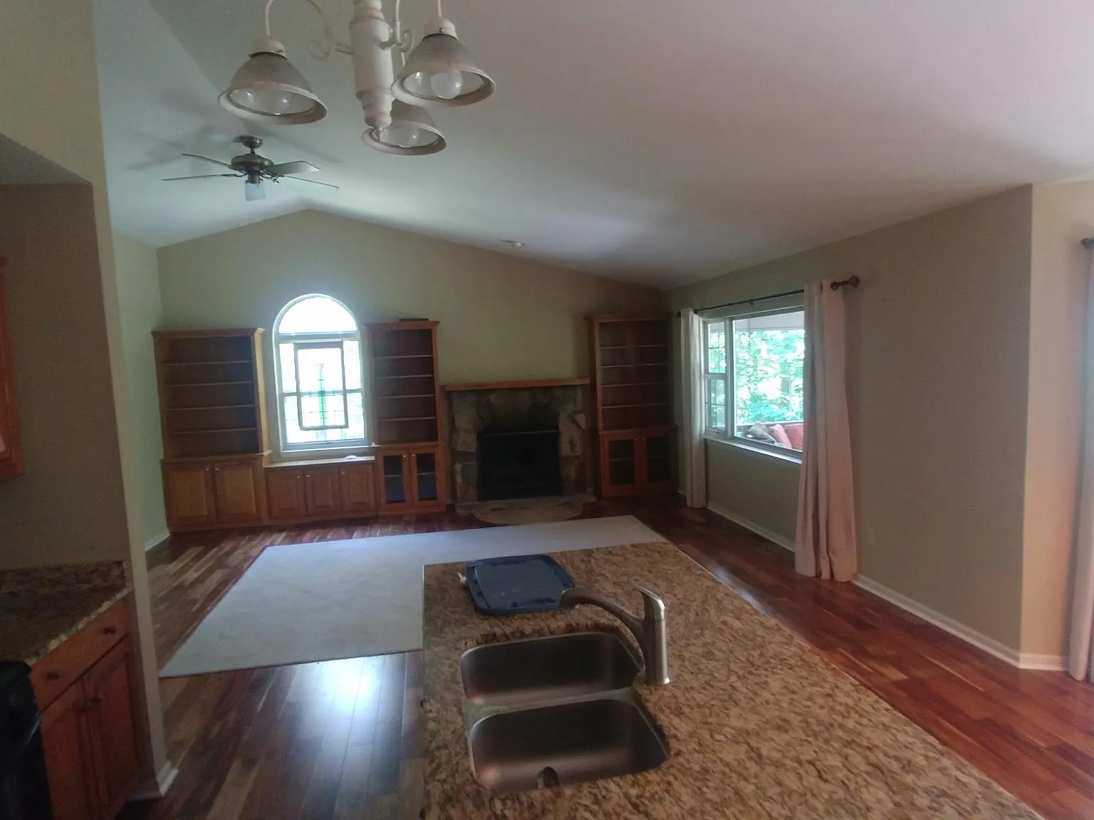 3 bed, 1500 sqft, $2,450 — Photo 4