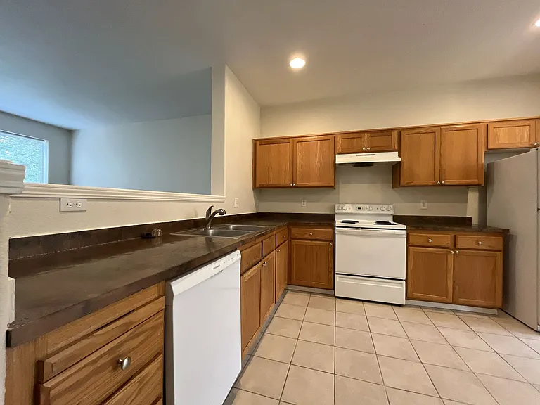 149 NE 75th Ave — Photo 10