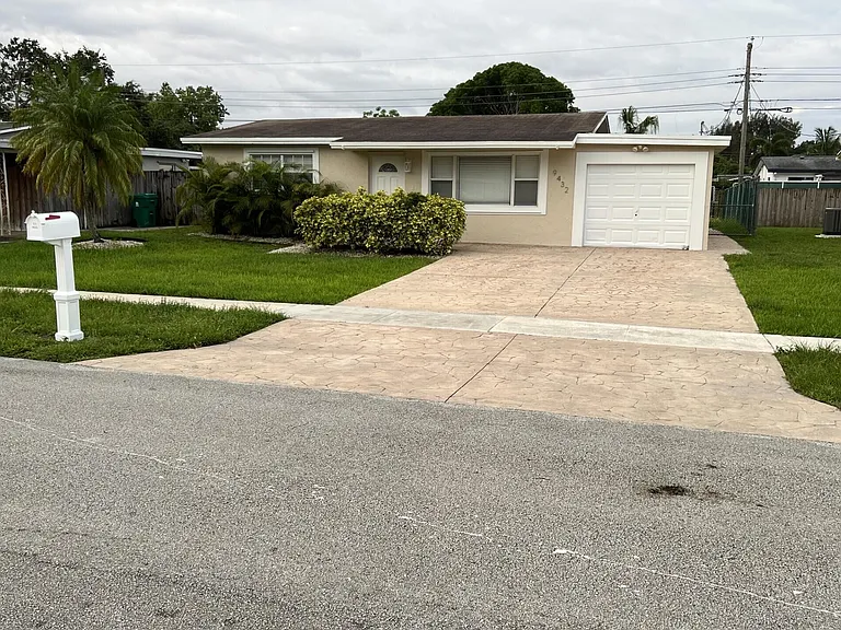 9432 SW 52nd Ct — Photo 1