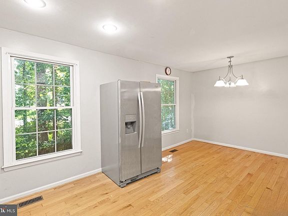 5th image of 9438 Cloverdale Ct