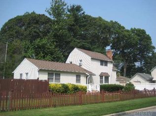 1 Clifton Pl, Merrick, NY 11566