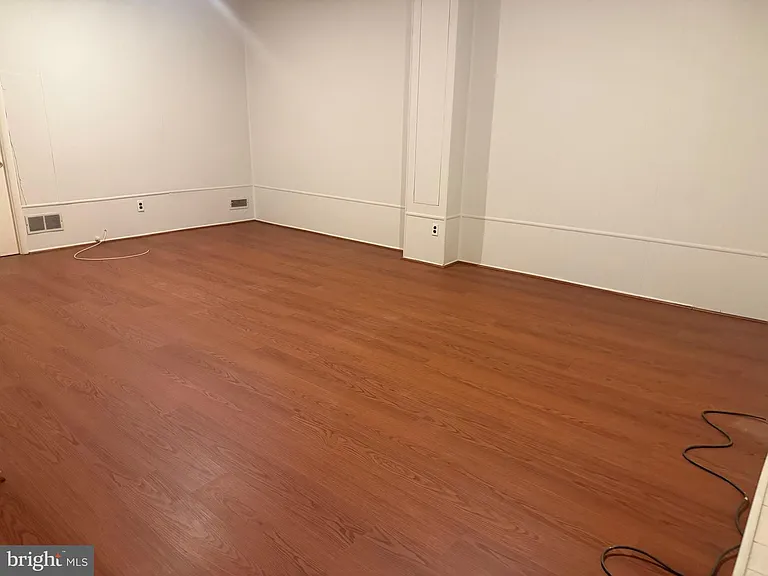 113 Montrose Ave — Photo 13