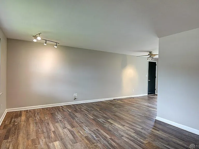 4554 Powell Rd — Photo 4