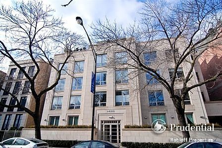 1st image of 1422 N La Salle Dr #2