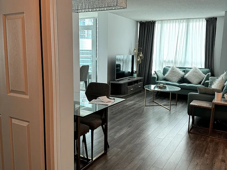 19 Grand Trunk Cres #1510 — Photo 10