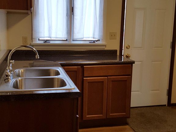 4th image of 216 Roberts St