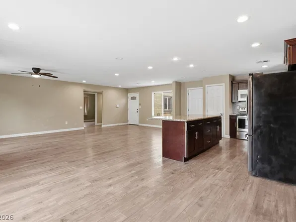 2240 Conchita St, Las Vegas, NV 89108