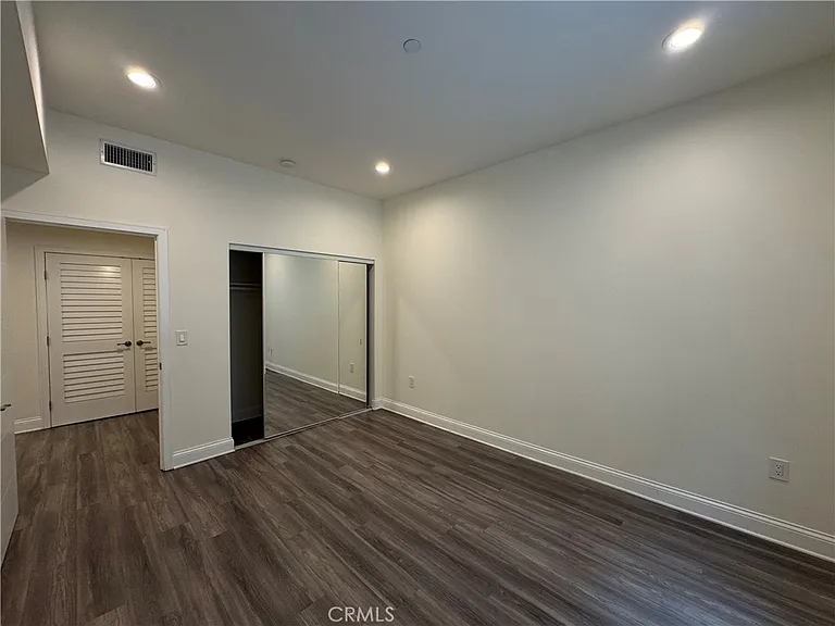 14934 Burbank Blvd #102 — Photo 15
