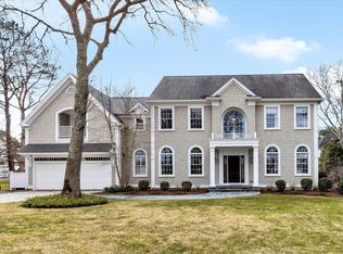 255 Willow Bend Dr, Mashpee, MA 02649