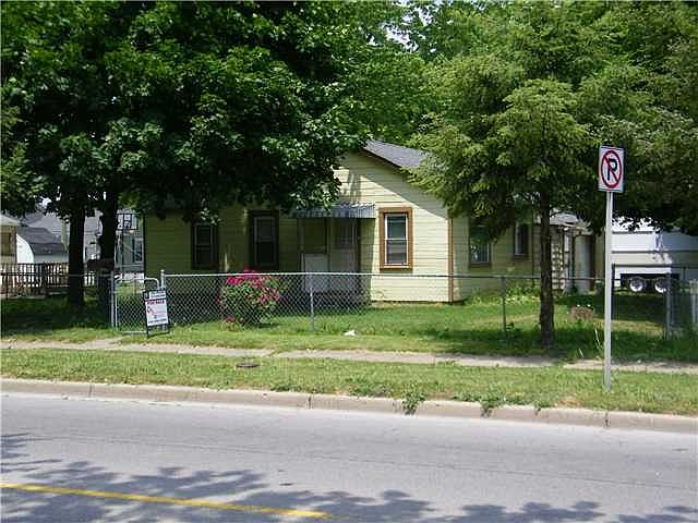 2nd image of 904 W South St