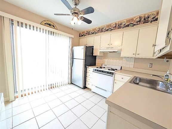 3rd image of 183 Melvin Ave