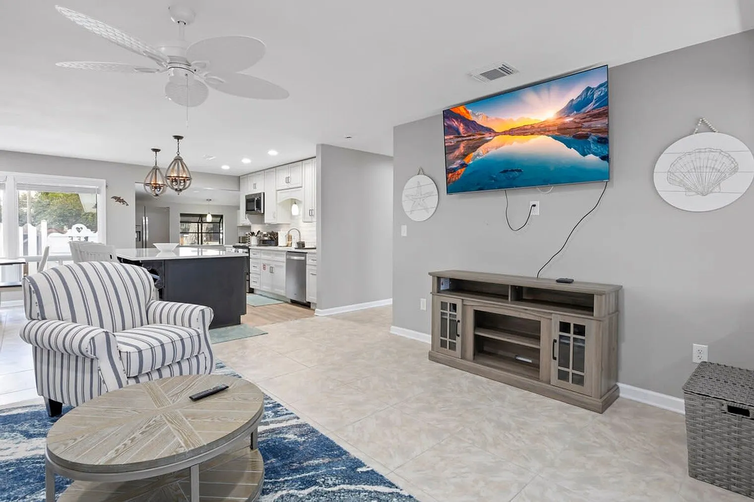 3 bed, 3.0 bath, $6,986 — Photo 4