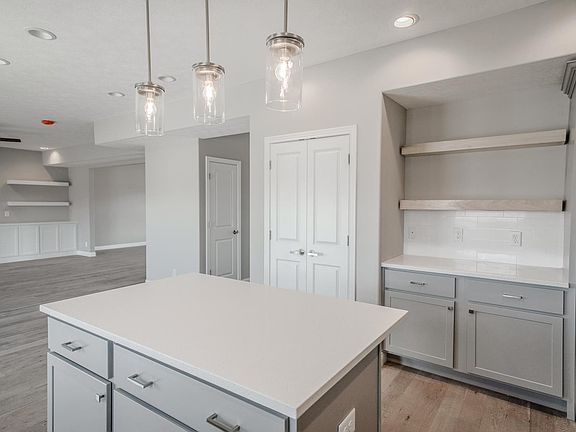 5th image of 4402 Admirals Cove Dr