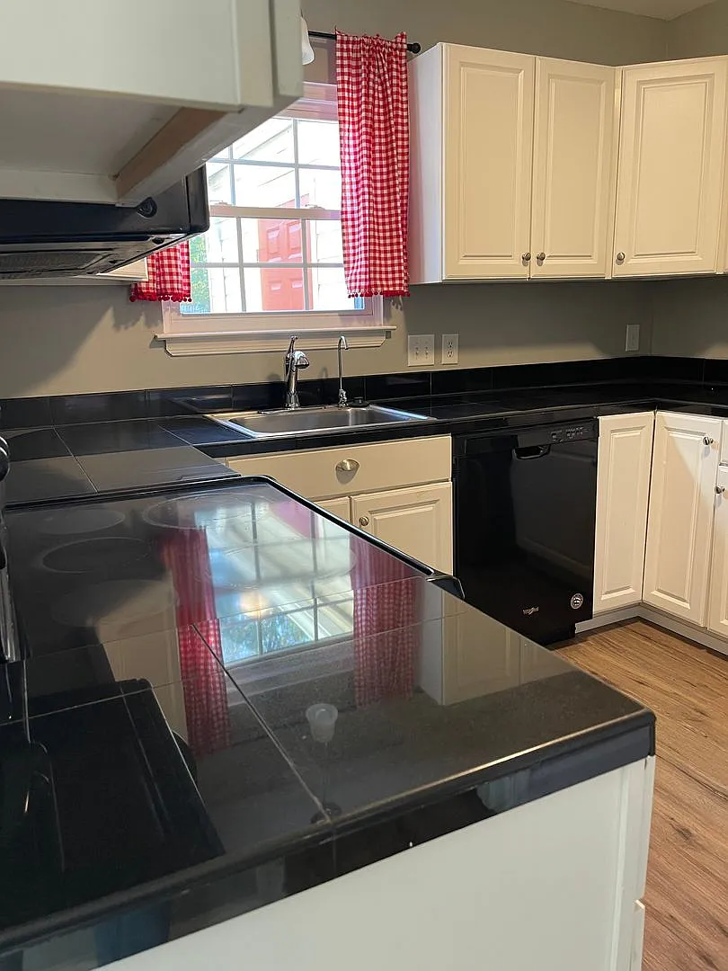 Spotsylvania End Unit Townhouse For Rent — Photo 2