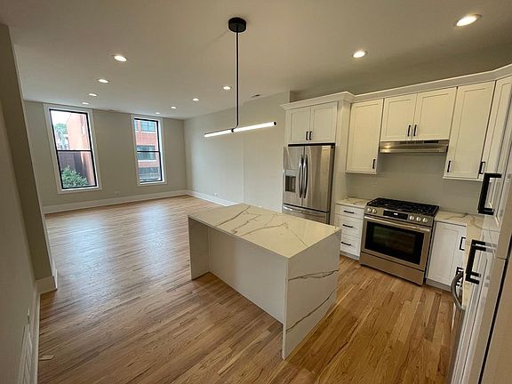 2nd image of 1961 N Halsted St #2B