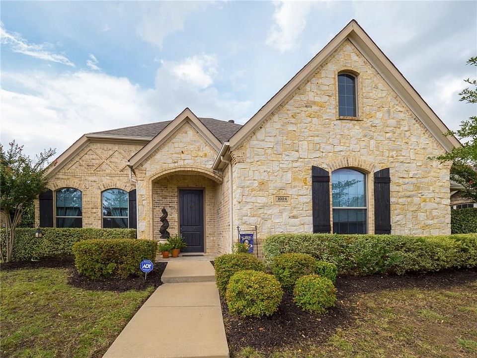 1st image of 1024 Colonial Dr