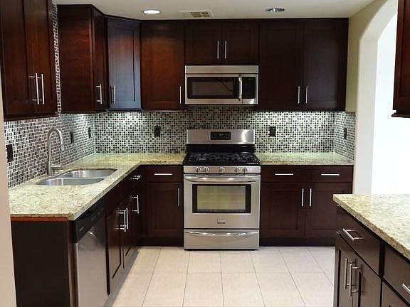 3rd image of 3138 Montrose Ave Unit 104