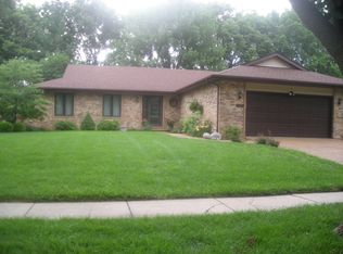 1320 Weston Pointe Dr, Springfield, IL 62704