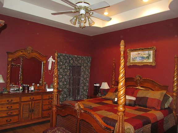 5th image of 210 Comino St