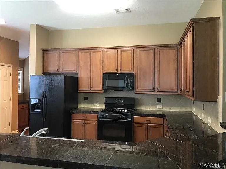3912 Claiborne Cir — Photo 7