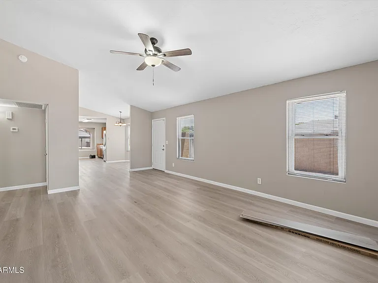 11904 N 76th Ln — Photo 4