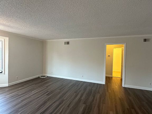 4th image of 3210 Kenhill Dr