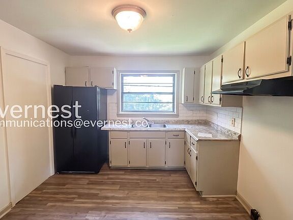4th image of 905 Elizabeth Dr