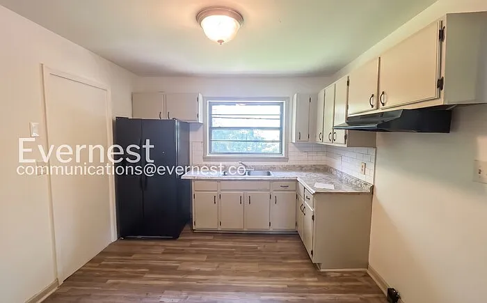 905 Elizabeth Dr — Photo 4
