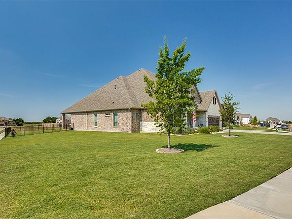 4th image of 2309 Clover Ct