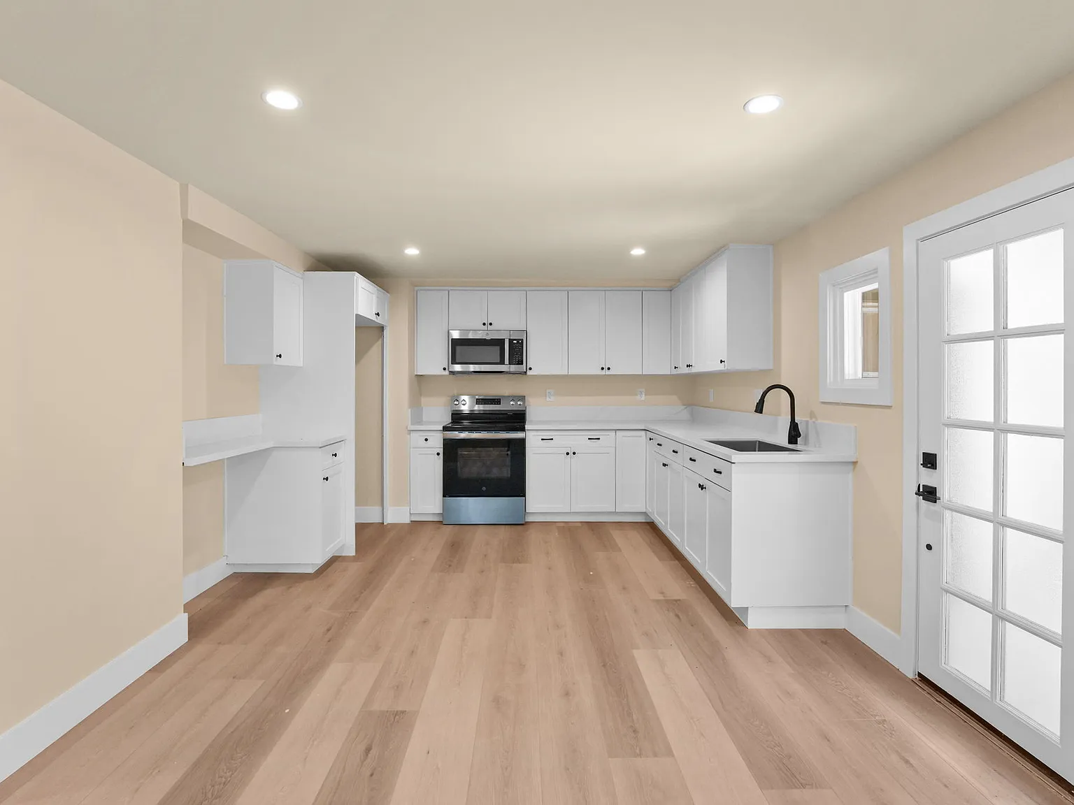1 bed, 766 sqft, $2,850 — Photo 4