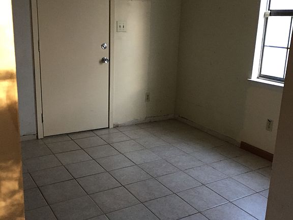 3rd image of 8240 Westernway Dr