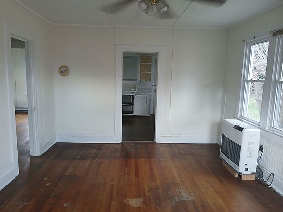 4th image of 141 Morgan St
