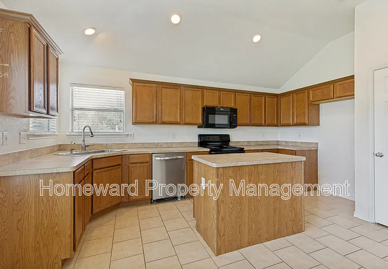 900 San Felipe Trl — Photo 5