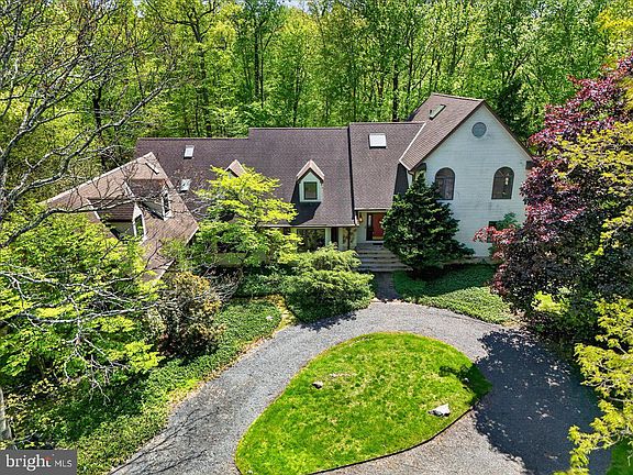 3rd image of 255 Arreton Rd