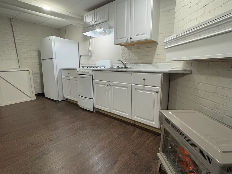 82 Oakdale Ave #7 — Photo 2