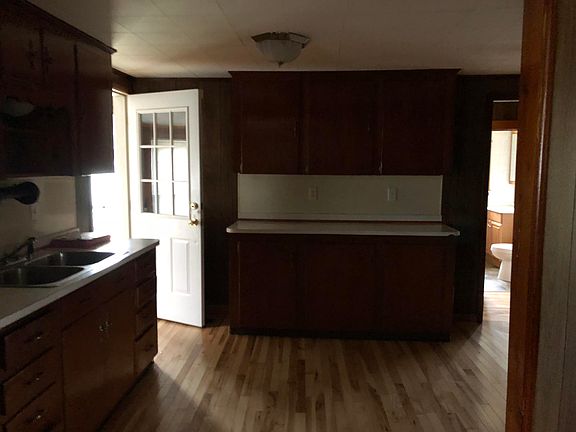 3rd image of 947 Hickory St