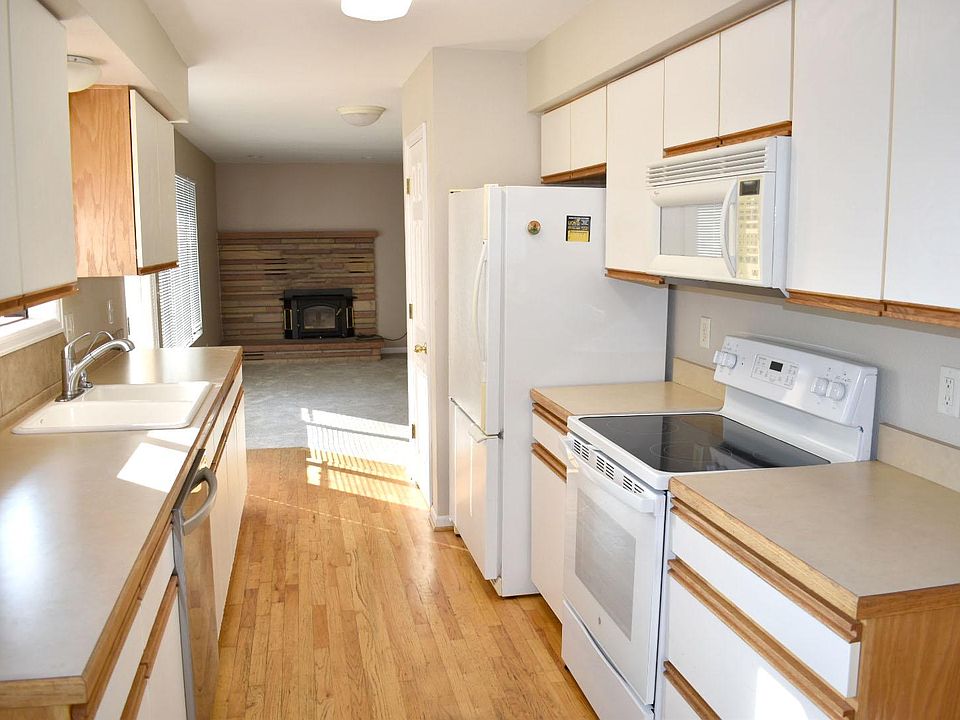 1st image of 1121 Round Butte Dr