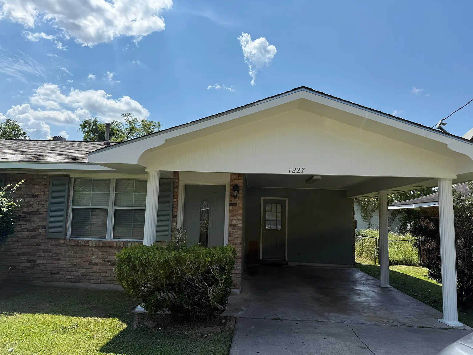 3 bed, 1.5 bath, 1358 sqft, $1,600 — Photo 1