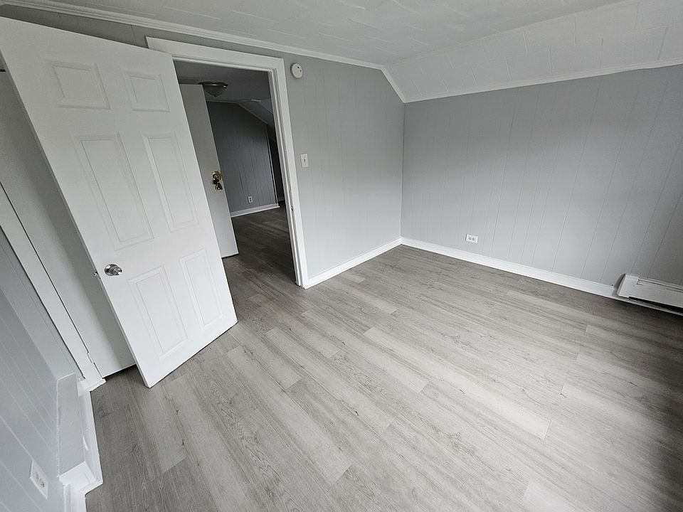1st image of 128 Carlisle St #3