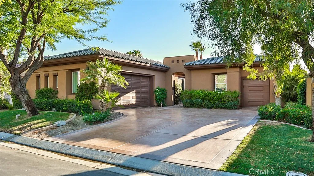 3 bed, 3.5 bath, 2501 sqft, $9,975 — Photo 2