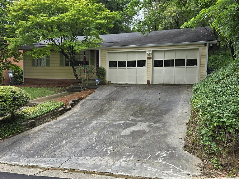 1119 Manship St — Photo 3