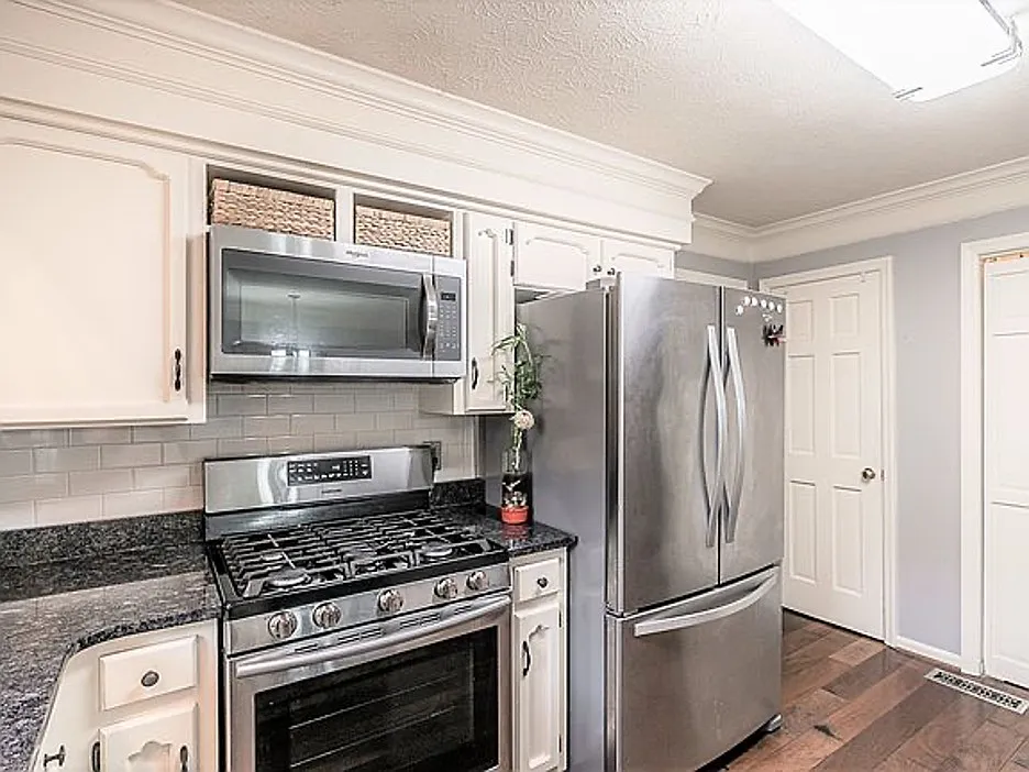 3 bed, 1317 sqft, $2,600 — Photo 4