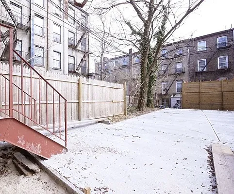 Rented by Tapiro Realty | media 5