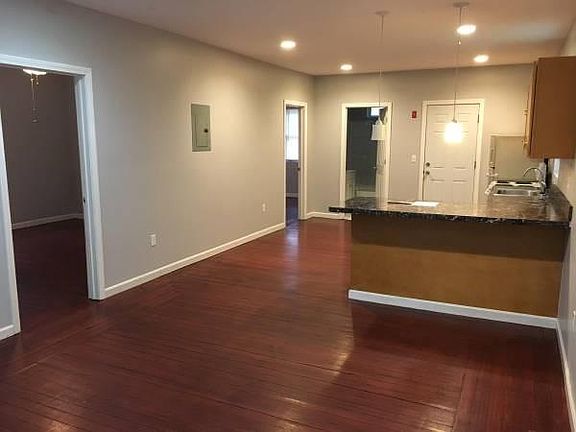 5th image of 107 Pleasant St